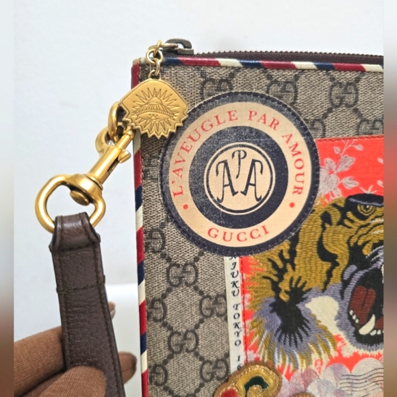 GUCCI 2018 Cruise GG Supreme Canvas UFO Patch Envelope Clutch - Picture 3 of 12